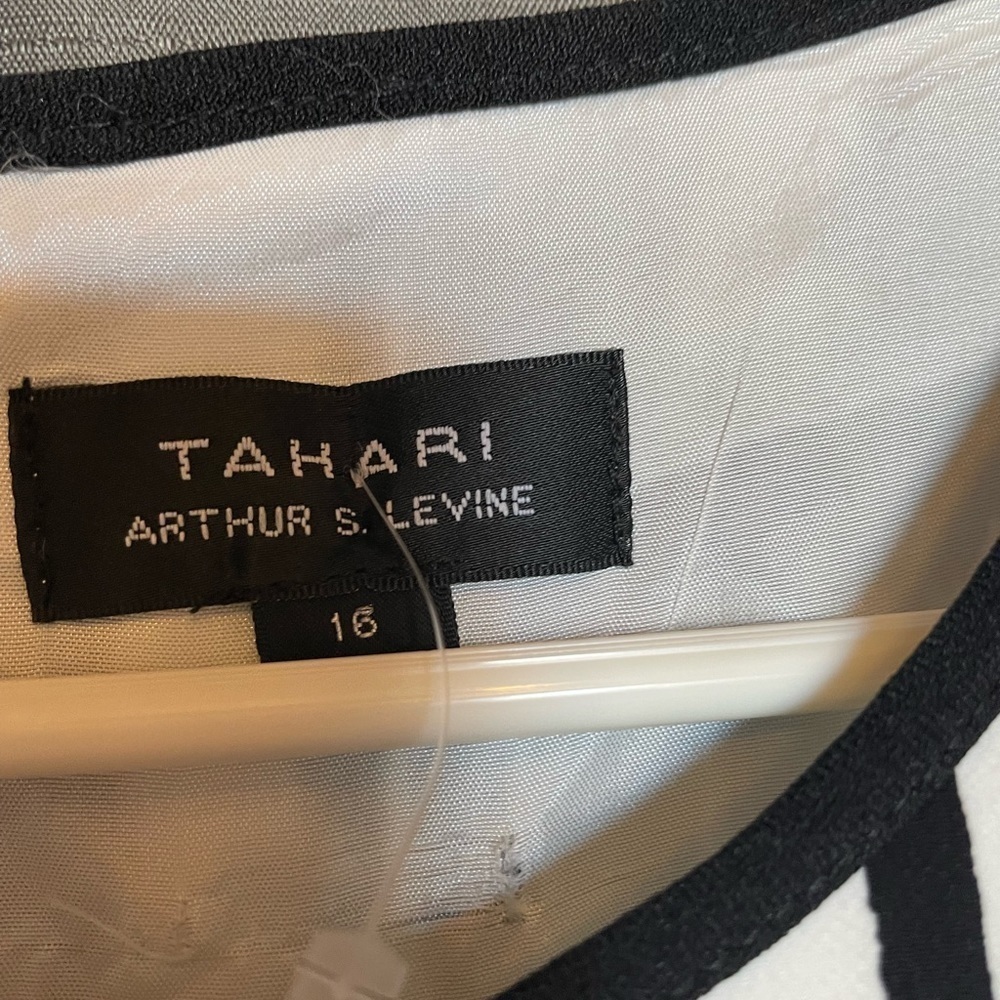 Tahari Arthur S Levine shift dress (belt not included) - Picture 6 of 6
